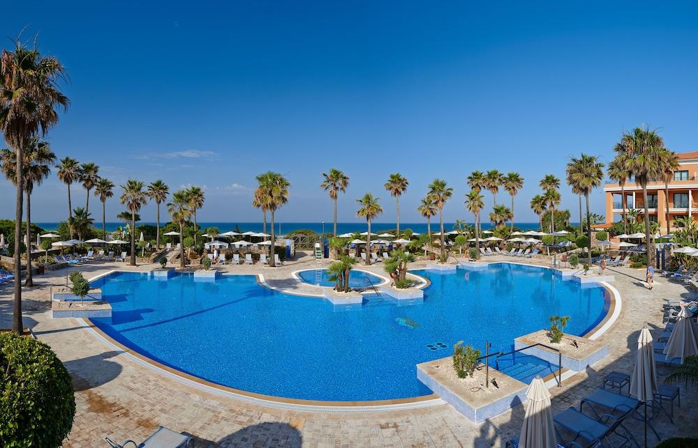 Hipotels Barrosa Palace & Spa شيكلانا دي لا فرونتيرا المظهر الخارجي الصورة Pool at the Nissi Beach Hotel